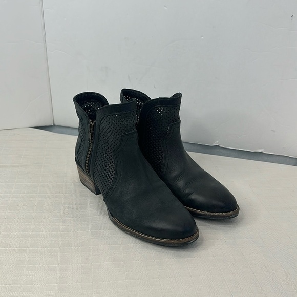 Sterling River Boots Co perfect little black booties size 9 - Picture 1 of 8